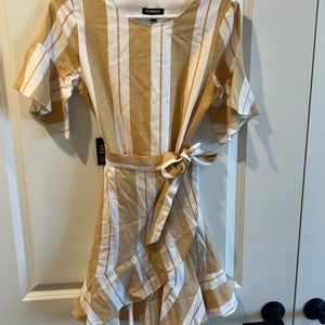 NWT light gold/beige & white Express Dress size XS